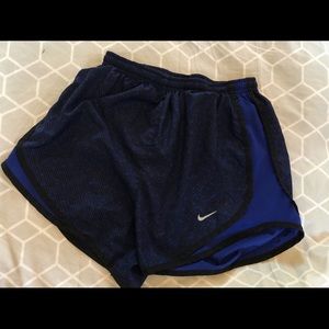 Nike wavelength pattern tempo shorts